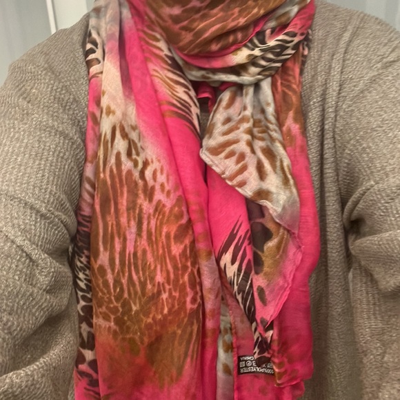 Leopard print wide scarf or beach wrap - Picture 6 of 6
